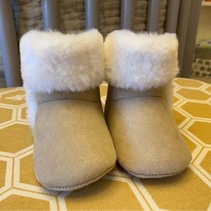 Never worn cute fluffy baby winter boots by Janie and Jack 3-6 months, faux fur.